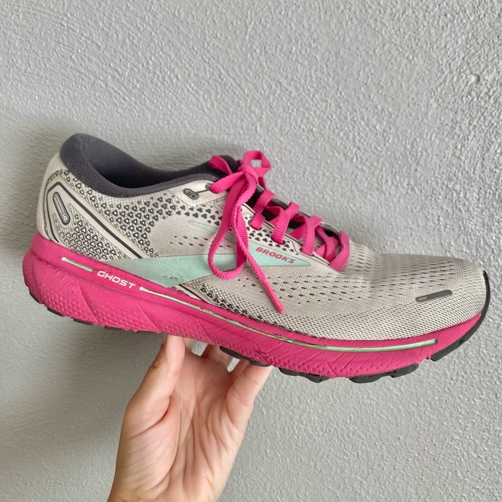 Brooks Women’s Sneakers Size 9.5 Running Shoes Ghost 14 Pink Grey Running Shoes